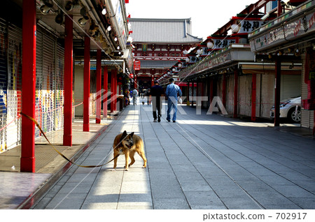 Nakamise Asakusa early in the morning 702917