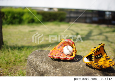 手套 球 草地 703142