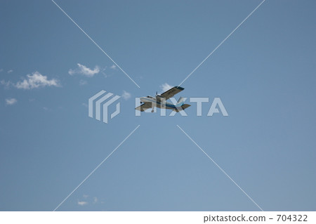 twin-engine plane, take off, take-off 704322