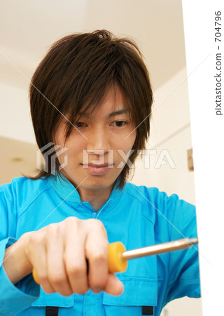 修理門的一個人 修理門的一個人 704796