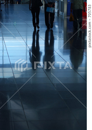 People traveling also travelers People traveling also travelers 705783