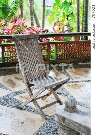 Rest at the resort 707021