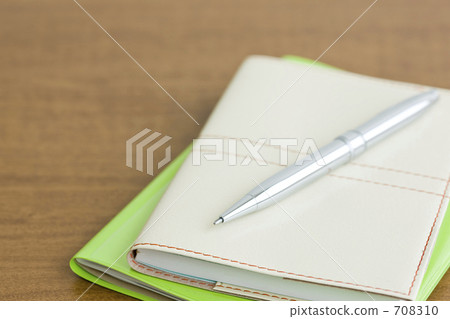 Pens and notebooks 708310