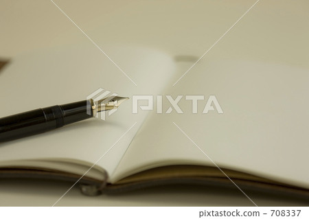 Notebook and pen 708337