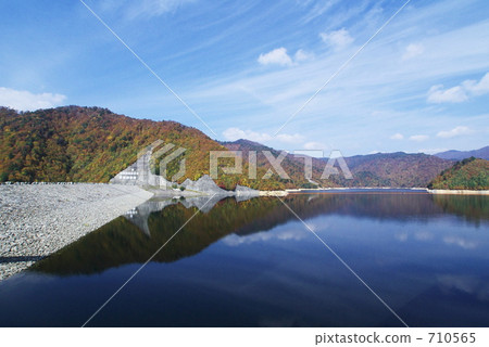 Later also the lake 710565