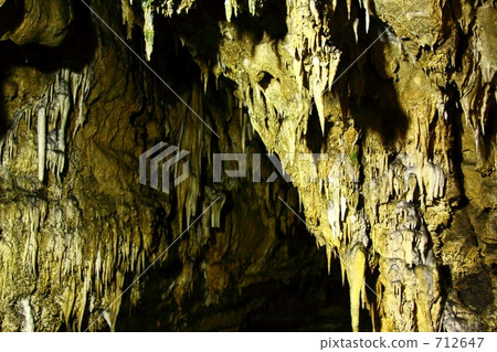 limestone cave 712647