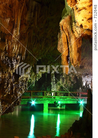 Bridge of limestone cave Bridge of limestone cave 712648