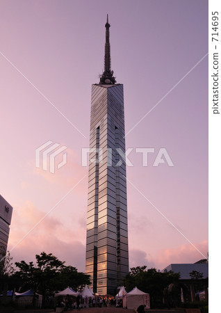 Fukuoka Tower at dusk 714695