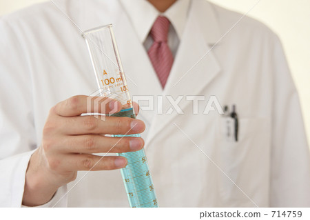 研究人員用量筒 研究人員用量筒 714759