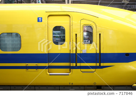 the tokaido shinkansen line, doctor yellow, 923 series 717846