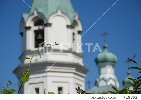 Church, green and sky 718862