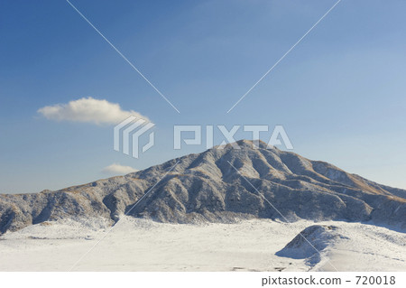 Winter scene of Aso 720018