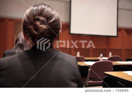 接受培訓的婦女 720695