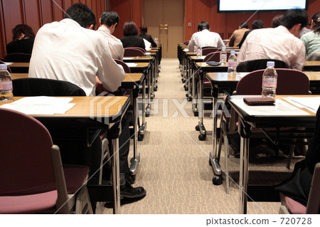 Business man receiving training 720728
