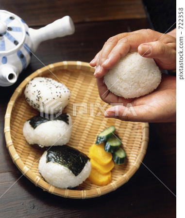 抱著飯糰 722358