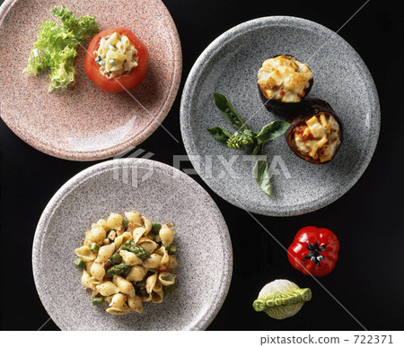 Appetizer pasta three items 722371