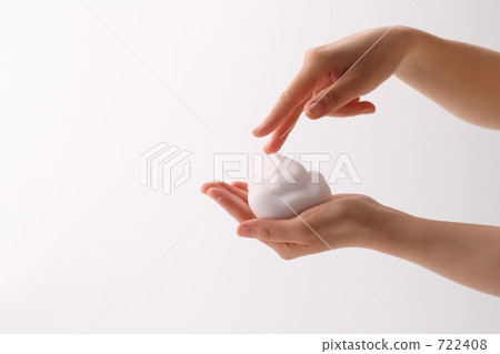 Facial expression of bubbles and female hand Cleansing · Skin care 722408