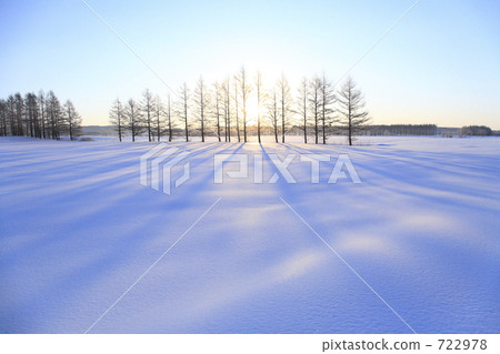 多雪的領域的日出 多雪的領域的日出 722978