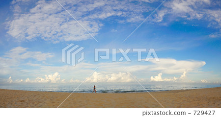 Early in the morning / walk / female 729427