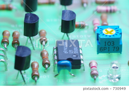 an integrated circuit, integrated circuit, condenser 730949