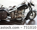 一輛摩托車 731010