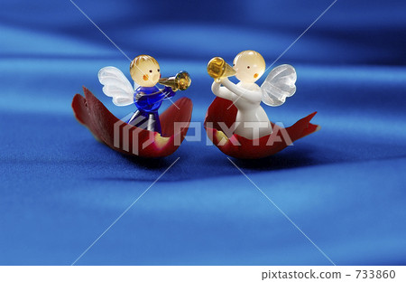 An angel riding a rose petal An angel riding a rose petal 733860