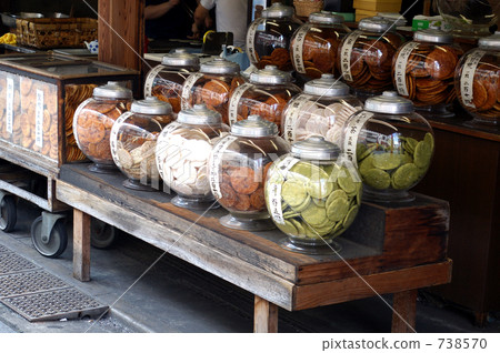 Senbei shop in front of the gate Senbei shop in front of the gate 738570