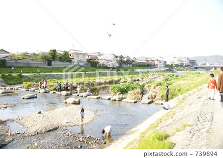 Water play in Kamogawa Water play in Kamogawa 739894