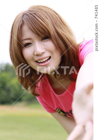 Inviting women Inviting women 741485