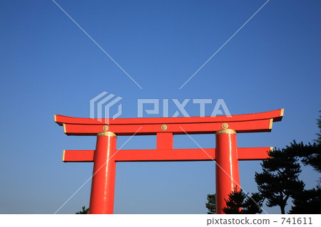 Torii of Heian Shinto shrine in Kyoto 741611