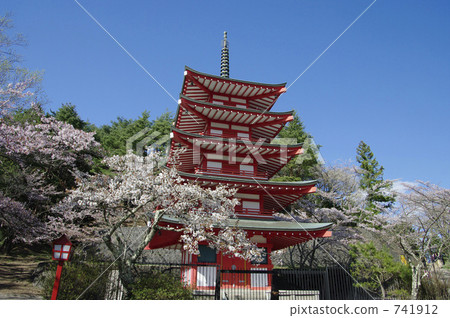 Shin-kurayama Sengen Park的墓葬和櫻花 Shin-kurayama Sengen Park的墓葬和櫻花 741912