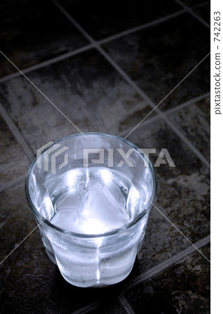 玻璃用冰水 742263