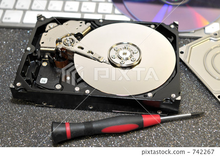 Personal computer maintenance image (backup and hard disk disassembly) 742267