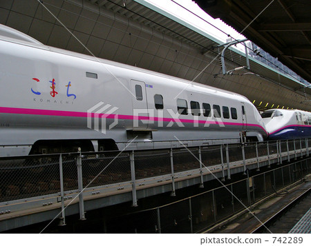 akita shinkansen, tohoku shinkansen, bullet train 742289