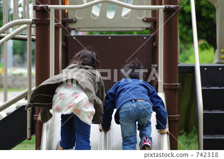 姐姐和弟弟 背影 玩耍 742318