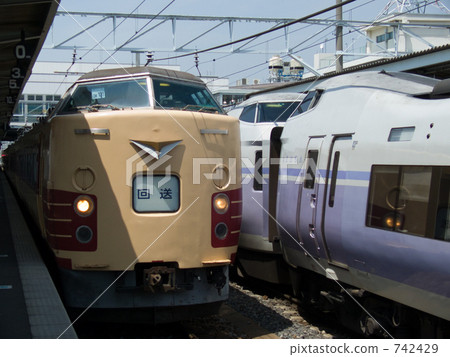 183 series, matsumoto station, former color of national trains 742429