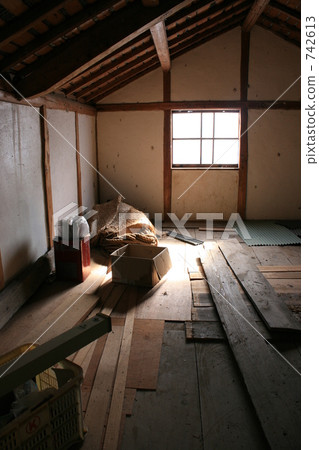 attic 742613