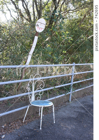 一個寂寞的巴士站 一個寂寞的巴士站 742695