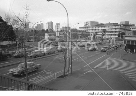 Keio Senior High School in front of the railroad railroad / Shinanocho station Showa era 55 years 4400 Keio Senior High School in front of the railroad railroad / Shinanocho station Showa era 55 years 4400 745818