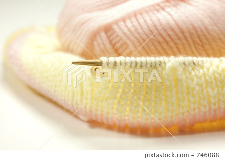 Knitting 746088