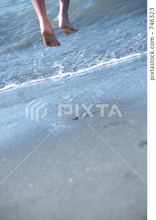 水邊 海水浴 女生 746323