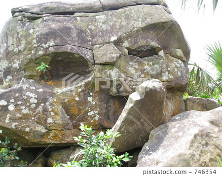 People rock of Yonagunijima 746354