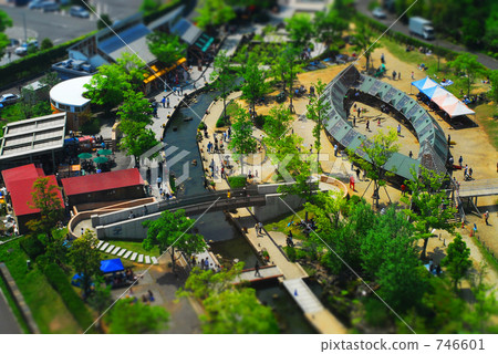 Kawashima highway oasis (miniature style) bustling with families Kawashima highway oasis (miniature style) bustling with families 746601