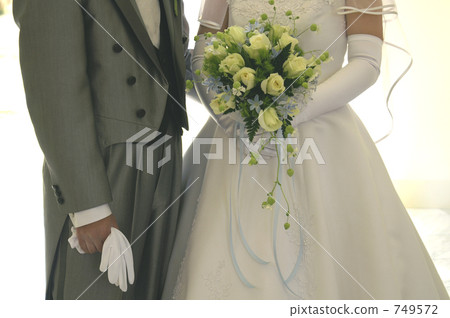 Bride and groom's hand 749572