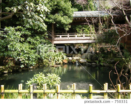 寺廟的花園 750331