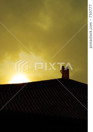 A golden sunny day on the Buddha statue large roof A golden sunny day on the Buddha statue large roof 750777