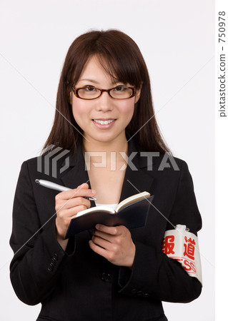 Female journalist to cover 750978