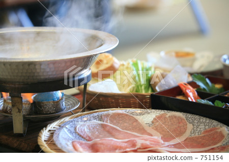 japanese food, japanese cuisine, food cooked in a pot 751154