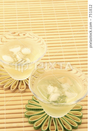 Frozen tea in Japanese glass 751812