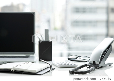 Office desk image 753015